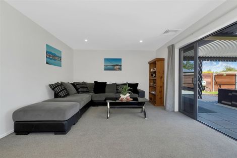 Photo of property in 66 Queens Avenue, Waikuku Beach, 7402