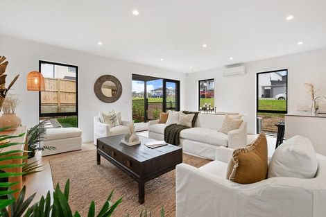 Photo of property in 2/529g Massey Road, Mangere, Auckland, 2022