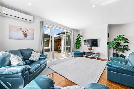 Photo of property in 1 Aporo Drive, Kumeu, 0810