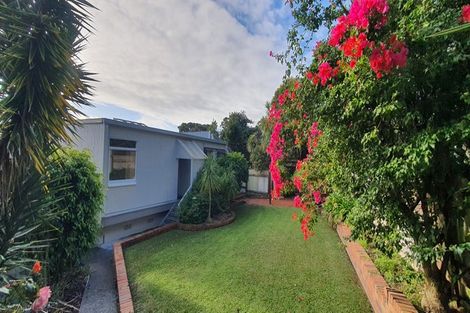 Photo of property in 346 Glenfield Road, Glenfield, Auckland, 0629