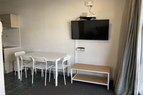 Photo of property in Atrium Towers, 4n/154 The Terrace, Wellington Central, Wellington, 6011