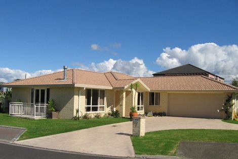 Photo of property in 1 Torelesse Road, Te Atatu Peninsula, Auckland, 0610