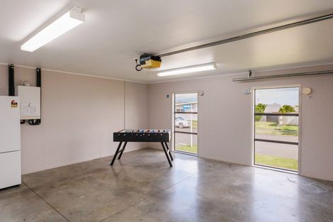 Photo of property in 38 Johnstone Drive, Fitzherbert, Palmerston North, 4410