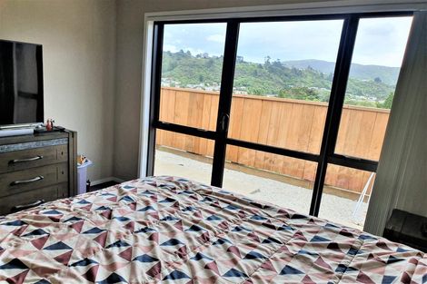 Photo of property in 28 Speldhurst Grove, Stokes Valley, Lower Hutt, 5019