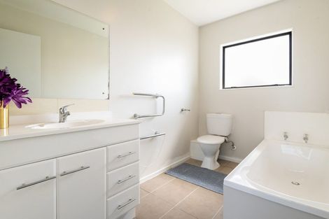 Photo of property in 181 Carlisle Road, Northcross, Auckland, 0632