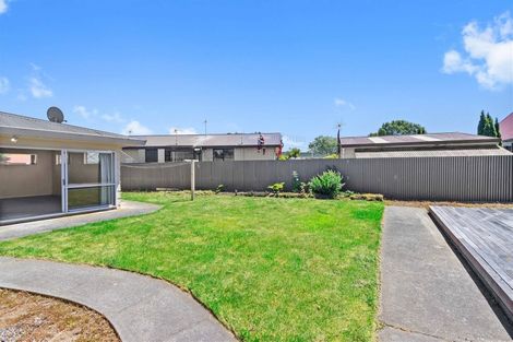 Photo of property in 16 Kruse Place, Redwood, Christchurch, 8051