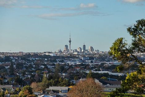 Photo of property in 15a Sadgrove Terrace, Mount Albert, Auckland, 1025