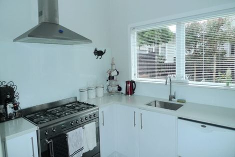 Photo of property in 8a Marau Crescent, Mission Bay, Auckland, 1071