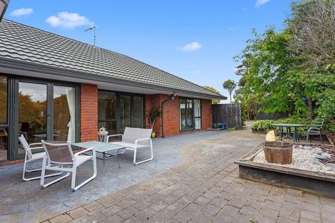 Photo of property in 43 Orlando Crescent, Waimairi Beach, Christchurch, 8083