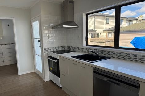 Photo of property in 3 Fiesta Drive, Half Moon Bay, Auckland, 2012