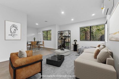 Photo of property in 2/8 Kirklow Place, Goodwood Heights, Auckland, 2105