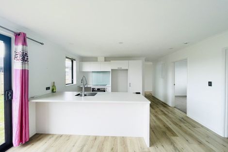 Photo of property in 11 Tauroa Drive, Tuakau, 2121