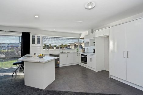 Photo of property in 51 Queenspark Drive, Parklands, Christchurch, 8083
