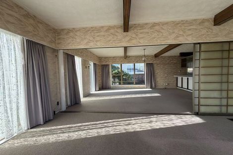 Photo of property in 73 Redoubt Road, Goodwood Heights, Auckland, 2105