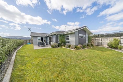 Photo of property in 77 Sunstone Crescent, Timberlea, Upper Hutt, 5018