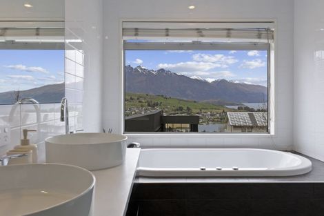 Photo of property in 75 Hensman Road, Queenstown, 9300