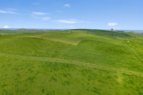 Photo of property in 177 Rehutai Road, Baylys Beach, 0377