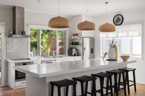 Photo of property in 23 Moana Road, Okitu, Gisborne, 4010