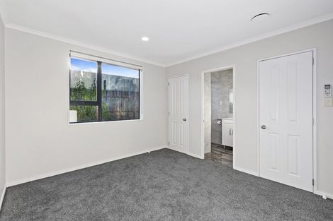 Photo of property in 37 Castlefinn Drive, Weymouth, Auckland, 2103