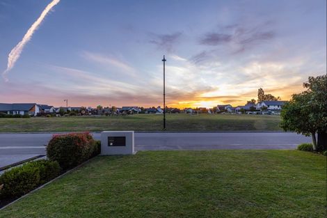 Photo of property in 26 Waitikiri Square, Parklands, Christchurch, 8083