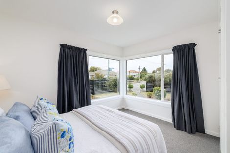 Photo of property in 51 Greendale Avenue, Avonhead, Christchurch, 8042