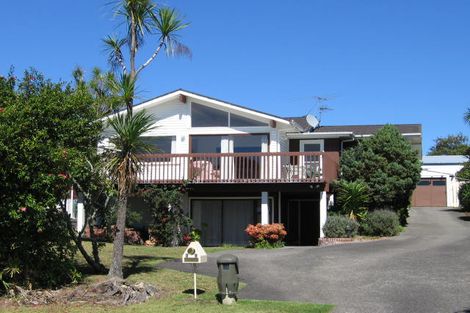 Photo of property in 39 Divich Avenue, Te Atatu South, Auckland, 0610