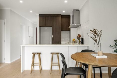 Photo of property in 2/1 Parapara Place, Albany, 0632