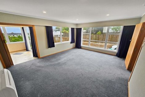 Photo of property in 16 Cypress Drive, Maungaraki, Lower Hutt, 5010