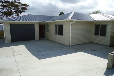 Photo of property in 8a Waiari Road, Conifer Grove, Takanini, 2112