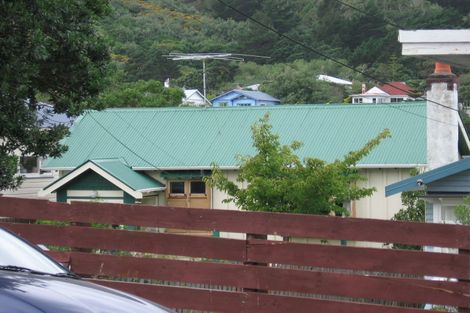 Photo of property in 51 Eden Street, Island Bay, Wellington, 6023