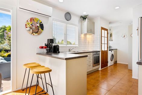 Photo of property in 5 Kervil Avenue, Te Atatu Peninsula, Auckland, 0610