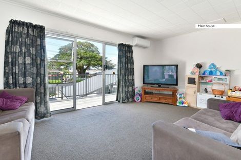 Photo of property in 242 Centreway Road, Orewa, 0931
