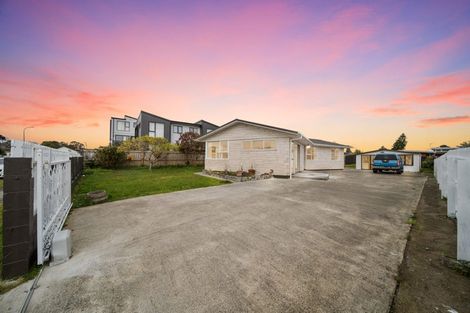 Photo of property in 4 Convair Crescent, Mangere, Auckland, 2022