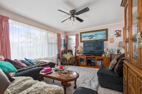Photo of property in 10 Kaumatua Place, Te Atatu Peninsula, Auckland, 0610