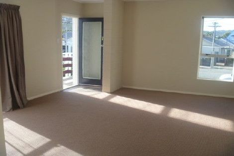 Photo of property in 1-3 Apu Crescent, Lyall Bay, Wellington, 6022
