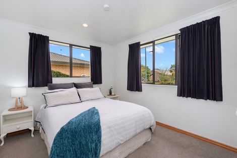 Photo of property in 38 Waiwherowhero Drive, St Andrews, Hamilton, 3200