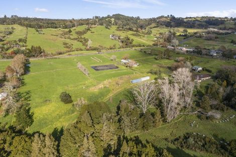 Photo of property in 320 Pine Valley Road, Dairy Flat, 0992