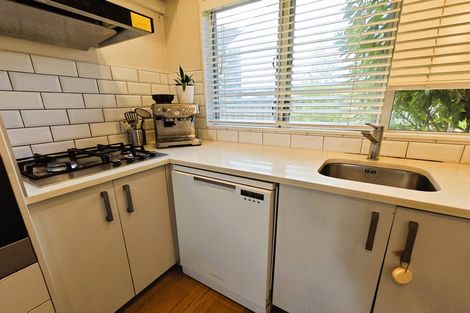 Photo of property in 98 Oaktree Avenue, Browns Bay, Auckland, 0630