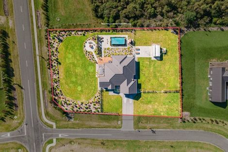 Photo of property in 1 Ribbonwood Lane, Kinloch, Taupo, 3377