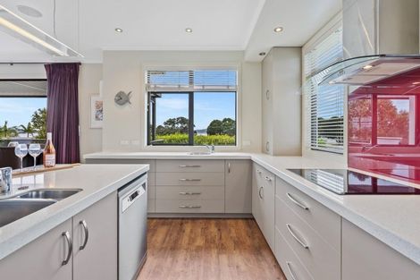 Photo of property in 16 Fred Carr Place, One Tree Point, 0118