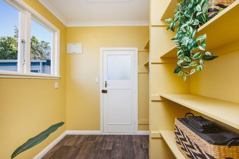 Photo of property in 16 College Street, Awapuni, Palmerston North, 4412