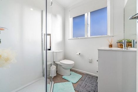 Photo of property in 27 Fairdene Avenue, Henderson, Auckland, 0610