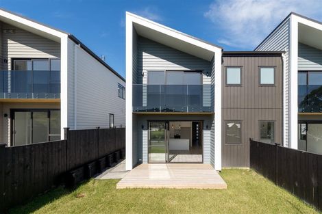 Photo of property in 8 Paparahi Place, Wainui, 0992