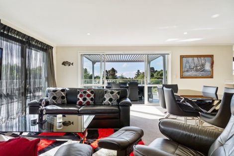 Photo of property in 100 Estuary View, Whangamata, 3620