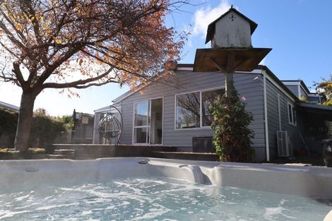 Photo of property in 8 Vista Crescent, Maoribank, Upper Hutt, 5018