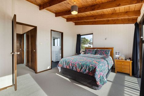 Photo of property in 2/4 Danbury Drive, Torbay, Auckland, 0630