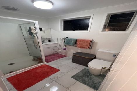 Photo of property in 1/307 Wairau Road, Totara Vale, Auckland, 0627