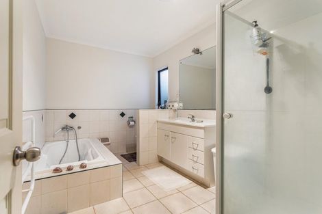 Photo of property in 28 Carnelian Court, Westgate, Auckland, 0614