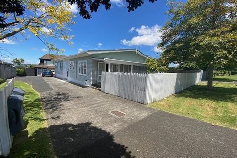 Photo of property in 1/10 Knights Road, Rothesay Bay, Auckland, 0630