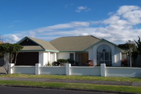 Photo of property in 8 Yarlside Place, Northpark, Auckland, 2013